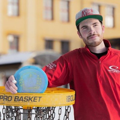 Anton vid korg Anton Lindh - Proaktify